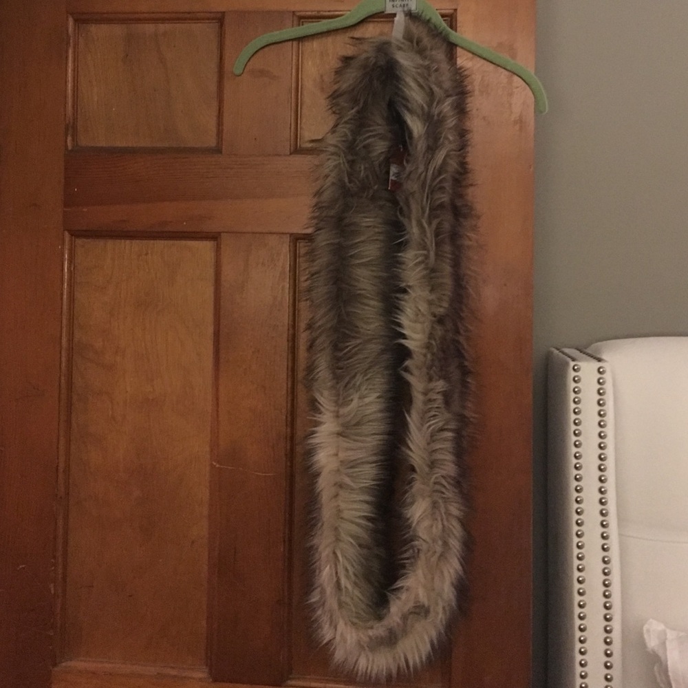 NWT Mossimo infinity faux fur scarf